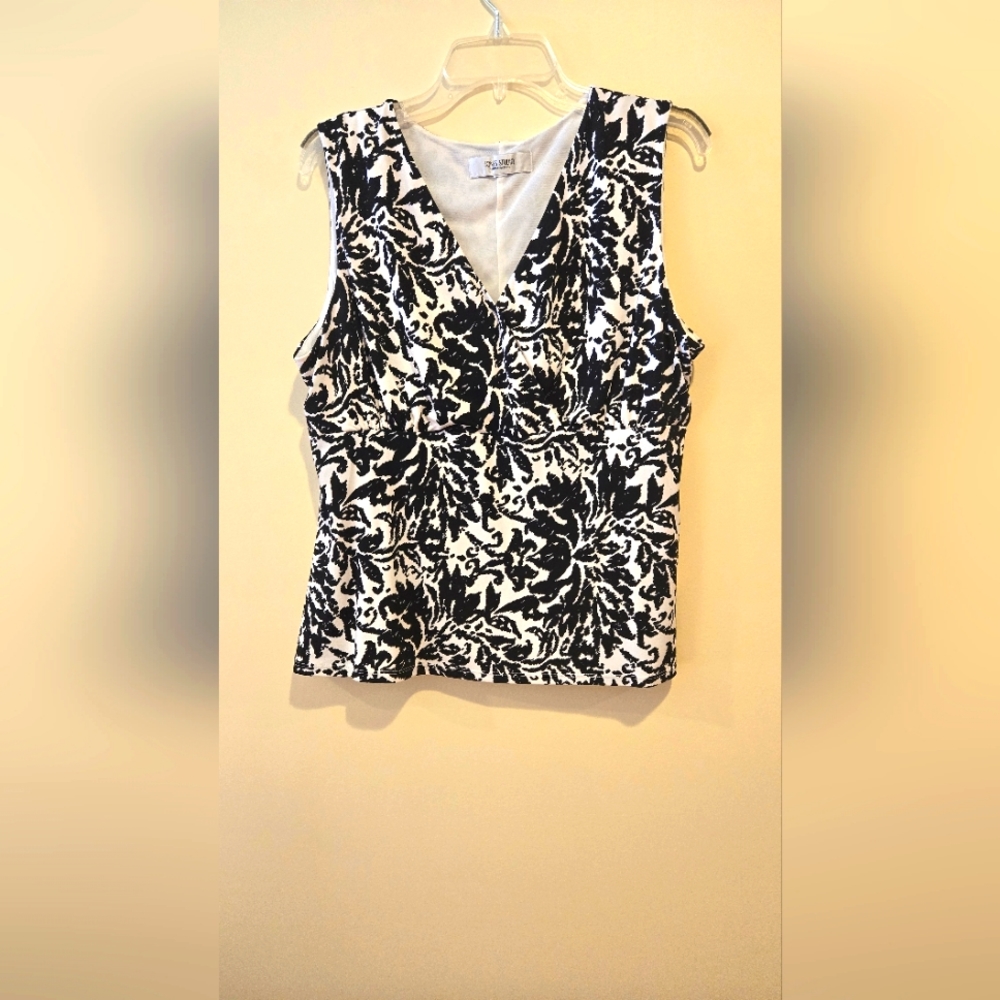 Woman's Sleeveless V-neck Blouse (Jones Studio)